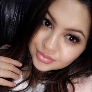 Meet your Posher, Adilene